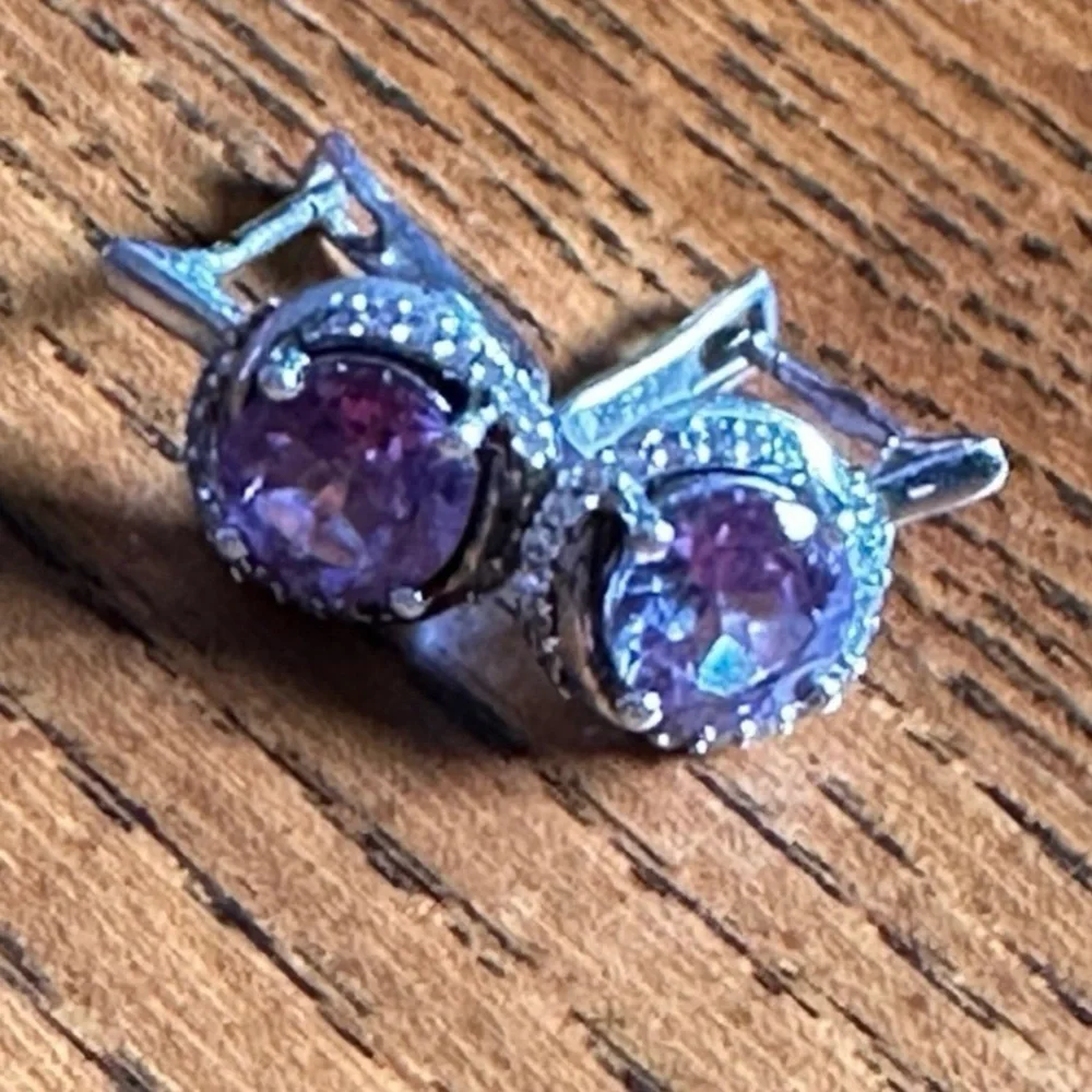 925 Sterling Silver Huggie
Earring over
Round Alexandrite 4,Ict. - Picture 3 of 10